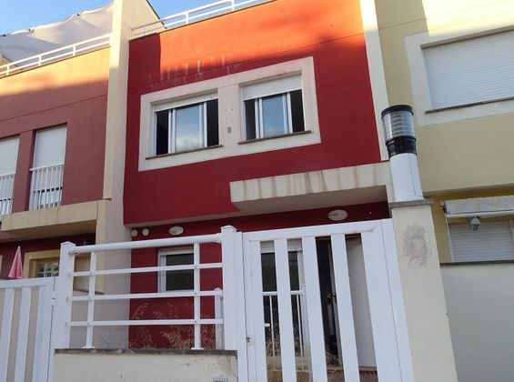 Foto 1 de Casa en venta en calle Catalans de 3 habitaciones con terraza y piscina