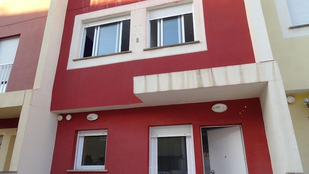 Foto 2 de Casa en venta en calle Catalans de 3 habitaciones con terraza y piscina