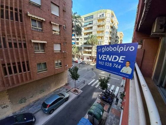 Foto 1 de Piso en venta en Centro - Gandia de 4 habitaciones con terraza y balcón