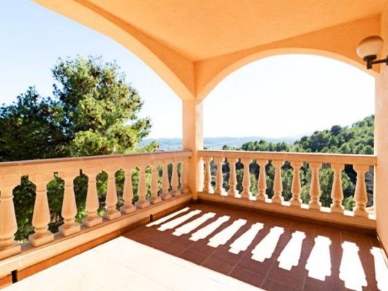 Foto 1 de Venta de chalet en Torrelles de Foix de 4 habitaciones con terraza y jardín