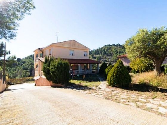 Foto 2 de Xalet en venda a Torrelles de Foix de 4 habitacions amb terrassa i jardí