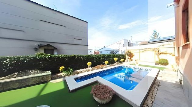 Foto 1 de Venta de chalet en Pacs del Penedès de 5 habitaciones con terraza y piscina