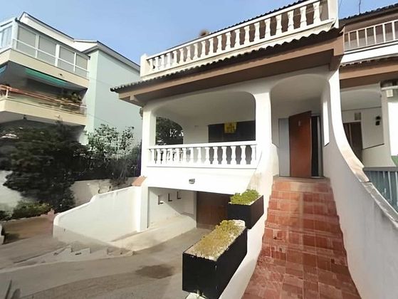 Foto 1 de Casa adossada en venda a Segur de Calafell de 4 habitacions amb terrassa i jardí