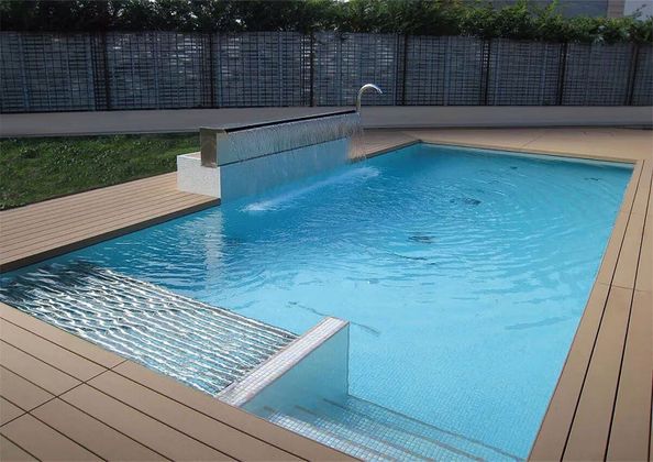 Foto 2 de Pis en venda a La Girada de 4 habitacions amb terrassa i piscina