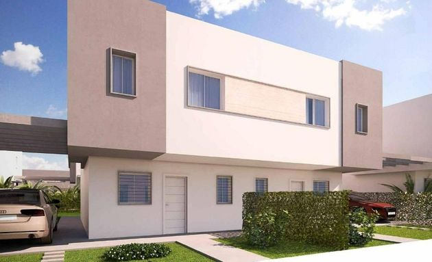 Foto 1 de Venta de casa en Benalup-Casas Viejas de 3 habitaciones con garaje y jardín