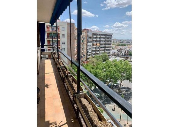Foto 2 de Venta de piso en Nervión de 4 habitaciones con terraza y balcón