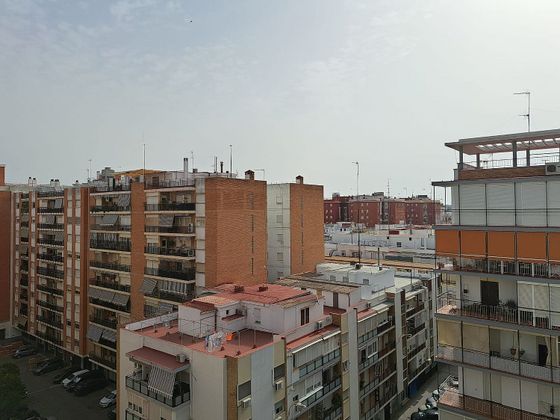 Foto 1 de Piso en venta en Los Remedios de 5 habitaciones con terraza y aire acondicionado