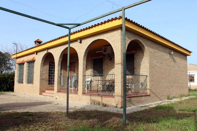 Foto 1 de Chalet en venta en Algaba (La) de 3 habitaciones con terraza y piscina
