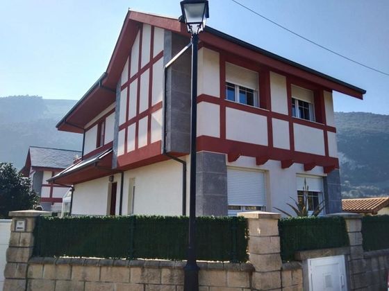 Foto 1 de Chalet en venta en Oriñón - Allendelagua de 4 habitaciones con terraza y garaje