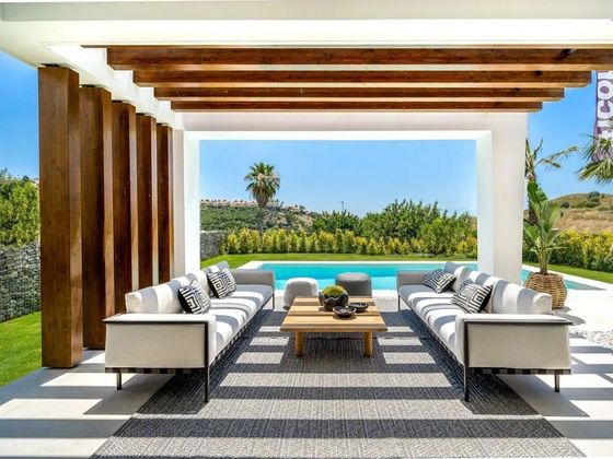 Foto 2 de Venta de chalet en calle Santa Clara Marbella de 4 habitaciones con terraza y piscina