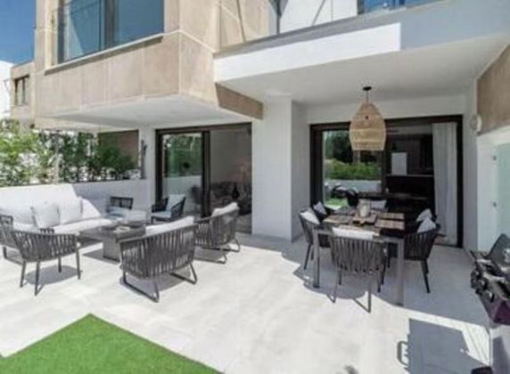 Foto 2 de Casa adossada en venda a calle Nueva Andalucia Aloha de 4 habitacions amb terrassa i piscina