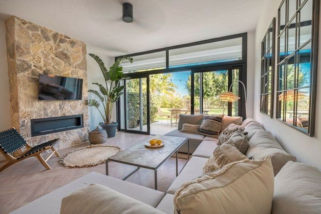 Foto 1 de Casa adossada en venda a calle Nueva Andalucia Aloha de 3 habitacions amb terrassa i piscina