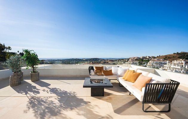 Foto 1 de Ático en venta en calle Nueva Andalucia Marbella de 3 habitaciones con terraza y piscina