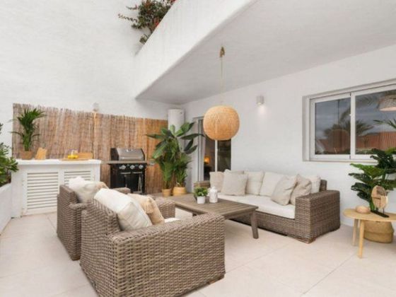 Foto 2 de Piso en venta en calle Nueva Andalucia de 3 habitaciones con terraza y piscina