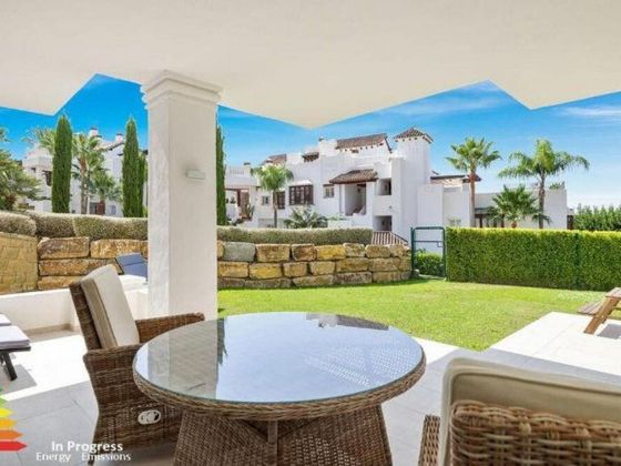 Foto 2 de Pis en venda a calle Real Nueva Andalucia de 4 habitacions amb terrassa i piscina
