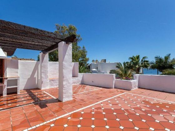 Foto 2 de Ático en venta en calle Las Mimosas Puerto Banus de 3 habitaciones con terraza y piscina