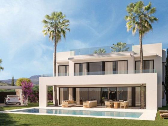 Foto 1 de Xalet en venda a calle Puerto Banus Nueva Andalucia Marbella de 4 habitacions amb terrassa i piscina