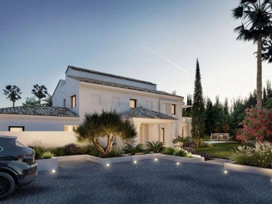 Foto 1 de Chalet en venta en calle Nueva Andalucia de 4 habitaciones con terraza y piscina