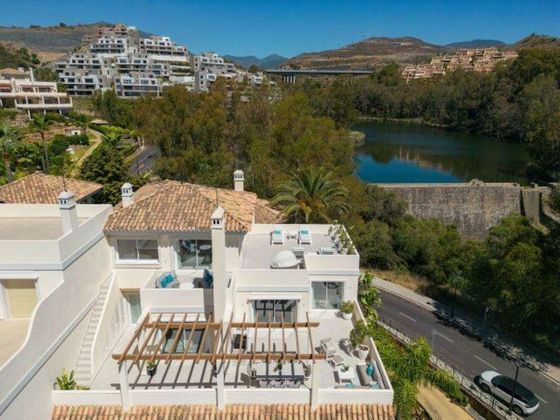 Foto 1 de Àtic en venda a calle Las Brisas Marbella de 3 habitacions amb terrassa i piscina