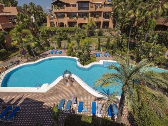 Foto 2 de Àtic en venda a calle Nagueles Mila de Oro de 3 habitacions amb terrassa i piscina