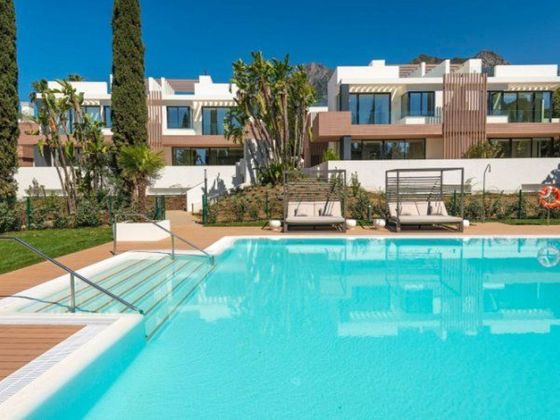 Foto 2 de Chalet en venta en calle Sierra Blanca Marbella de 4 habitaciones con terraza y piscina