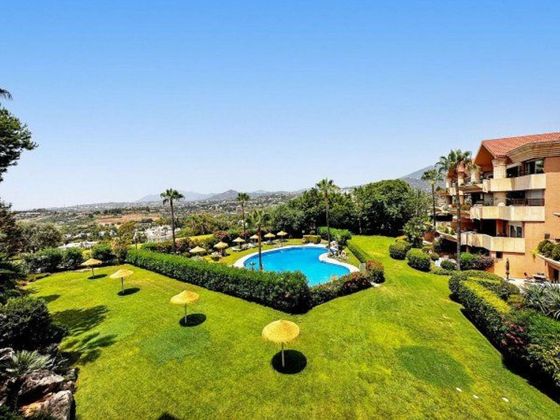 Foto 1 de Pis en venda a calle La Dama de Nochela Alzambra Marbella de 2 habitacions amb terrassa i piscina