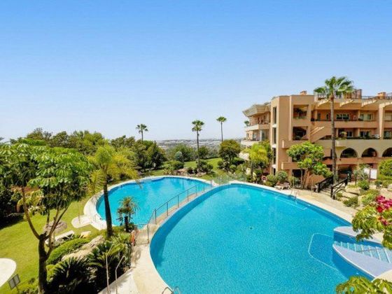 Foto 2 de Piso en venta en calle La Dama de Nochela Alzambra Marbella de 2 habitaciones con terraza y piscina