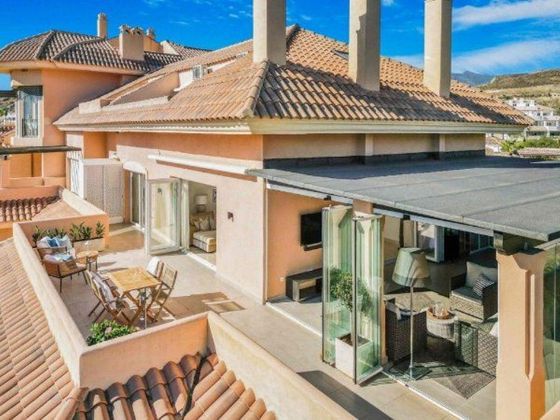 Foto 1 de Dúplex en venta en urbanización Los Naranjos Nueva Andalucia de 3 habitaciones con terraza y piscina