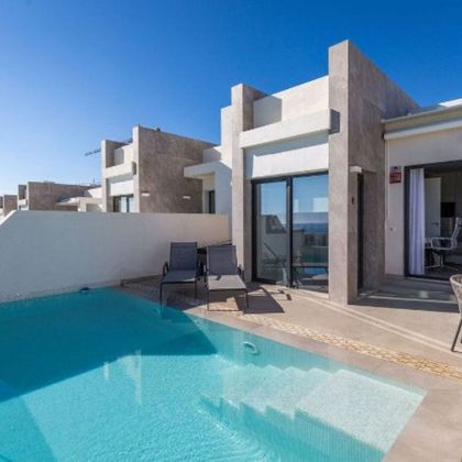 Foto 2 de Casa adossada en venda a calle Cabopino Artola Marbella de 3 habitacions amb terrassa i piscina