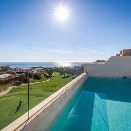 Foto 1 de Venta de casa adosada en calle Cabopino Artola Marbella de 3 habitaciones con terraza y piscina