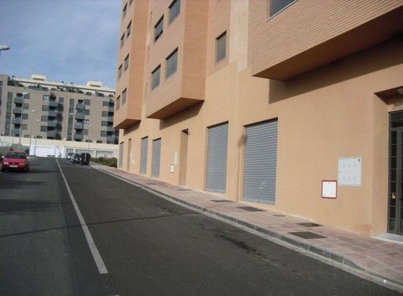 Foto 2 de Alquiler de local en calle Tauro Local de 156 m²