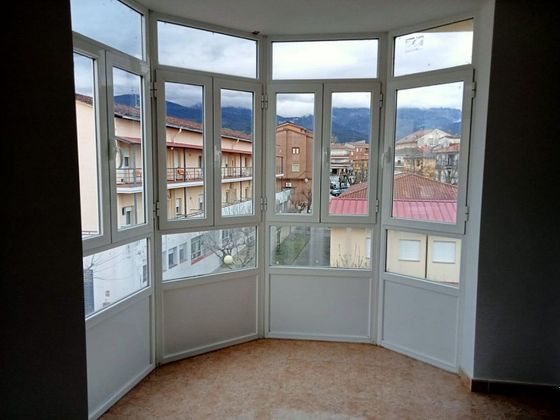 Foto 2 de Venta de piso en Madrigal de la Vera de 3 habitaciones con balcón y ascensor
