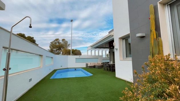 Foto 2 de Casa rural en venta en calle Venecia de 3 habitaciones con terraza y piscina