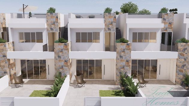 Foto 2 de Casa en venda a calle Bidasoa de 3 habitacions amb terrassa i piscina