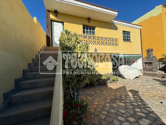 Foto 1 de Venta de chalet en Arafo de 3 habitaciones con terraza y jardín