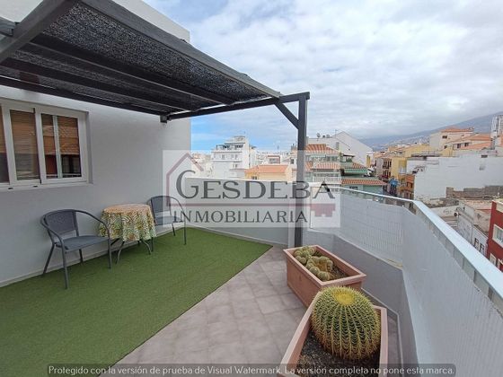 Foto 1 de Àtic en lloguer a Playa Jardín de 2 habitacions amb terrassa i mobles