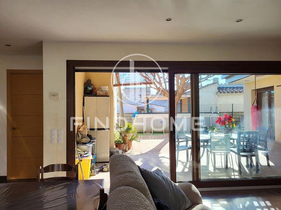 Foto 2 de Casa en venda a calle De Les Pedreres de 4 habitacions amb garatge i jardí