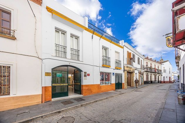 Foto 2 de Casa adossada en venda a calle Constitución de 3 habitacions amb terrassa i aire acondicionat
