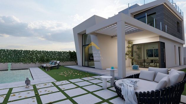 Foto 2 de Casa en venta en Cala de Finestrat de 3 habitaciones con piscina y jardín