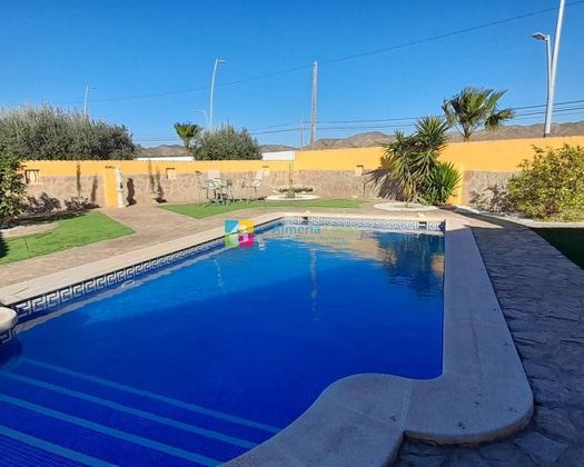 Foto 2 de Xalet en venda a Arboleas de 3 habitacions amb piscina i jardí