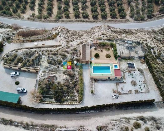 Foto 1 de Casa rural en venda a Cúllar de 4 habitacions amb piscina i jardí