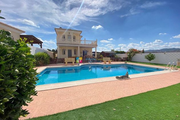 Foto 1 de Venta de chalet en Arboleas de 5 habitaciones con terraza y piscina