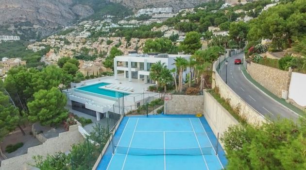 Foto 1 de Casa en venda a Zona de Mascarat de 7 habitacions amb terrassa i piscina