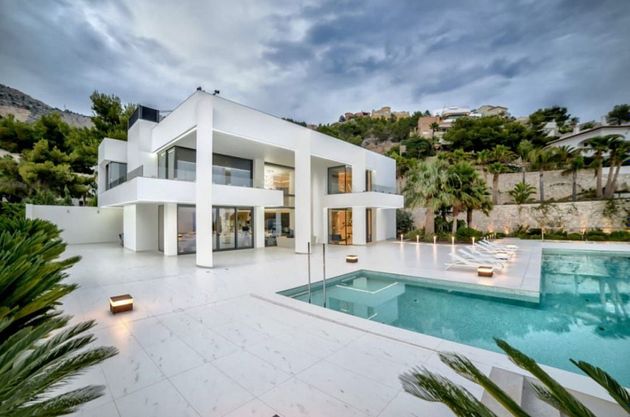 Foto 2 de Casa en venda a Zona de Mascarat de 7 habitacions amb terrassa i piscina