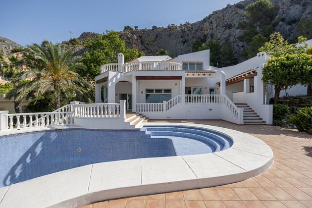 Foto 1 de Casa en venda a Zona de Mascarat de 5 habitacions amb terrassa i piscina