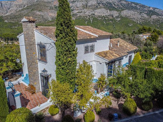 Foto 1 de Casa en venta en Guadalest de 4 habitaciones con terraza y piscina