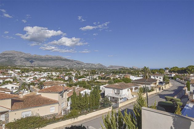 Foto 2 de Xalet en venda a Alfaz del Pi Pueblo-Urbanizaciones de 4 habitacions amb piscina i garatge