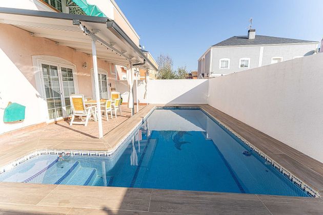 Foto 2 de Casa en venda a calle Serranillos de 4 habitacions amb terrassa i piscina