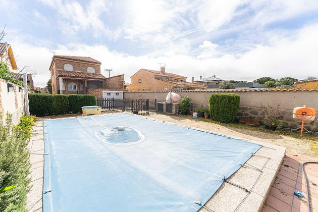 Foto 2 de Casa en venta en calle Casarrubuelos de 5 habitaciones con terraza y piscina