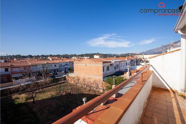 Foto 2 de Casa adossada en venda a Esparreguera de 4 habitacions amb terrassa i piscina